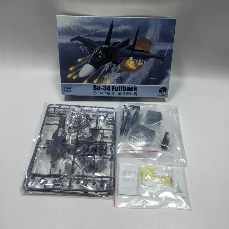 Warhead  WSA144014 1/144 scale Su‑34 Fullback Russian fighter‑bomber Assemble Plastic Model Kit