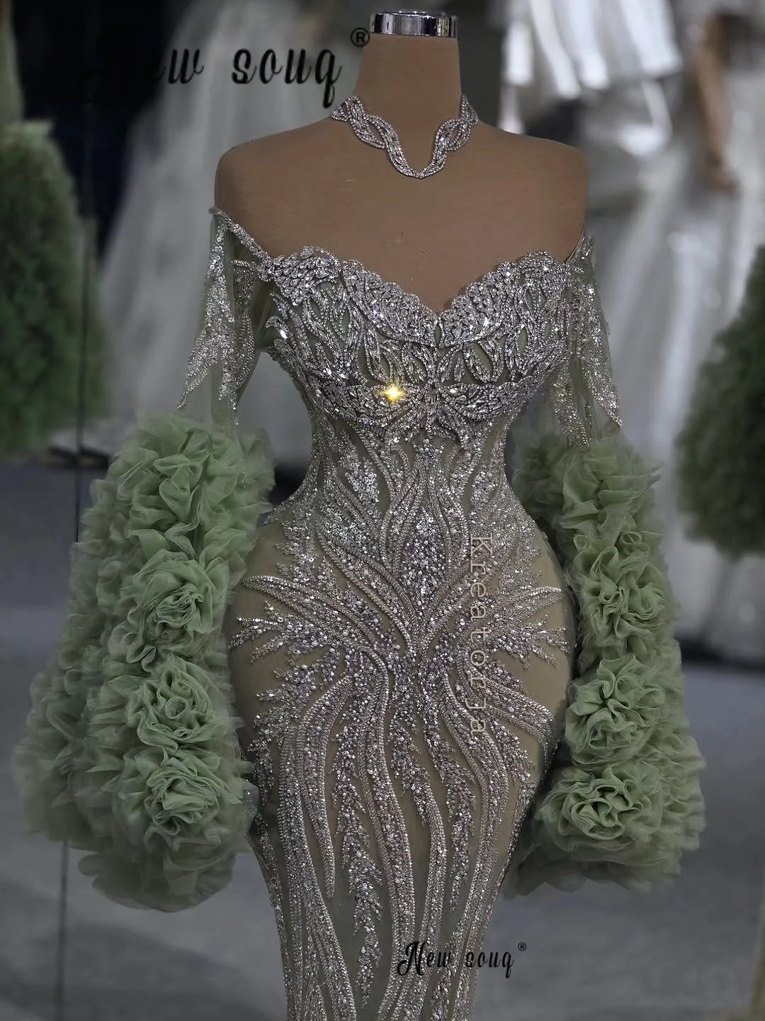 Salbeigrünes, transparentes Abendkleid mit Ausschnitt, langes Meerjungfrauenkleid, Rüschen, Glockenärmel, Hochzeitskleid, maßgeschneidertes Promi-Kleid