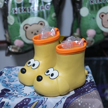 Stivali da pioggia per bambini scarpe da pioggia per bambini impermeabili antiscivolo scarpe da acqua per bambini per neonato e bambina tubo centrale per bambini