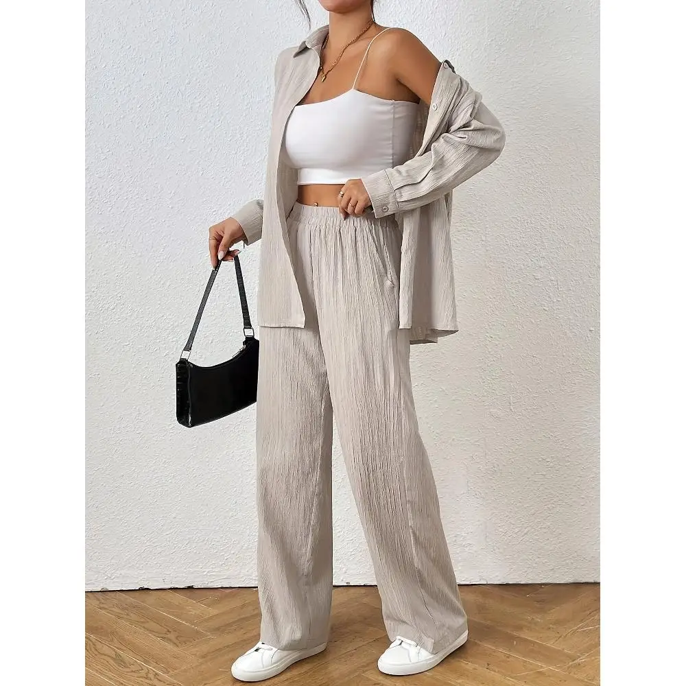 A set of fashionable and casual solid-color lapel women's pants, the version is loose and comfortable.