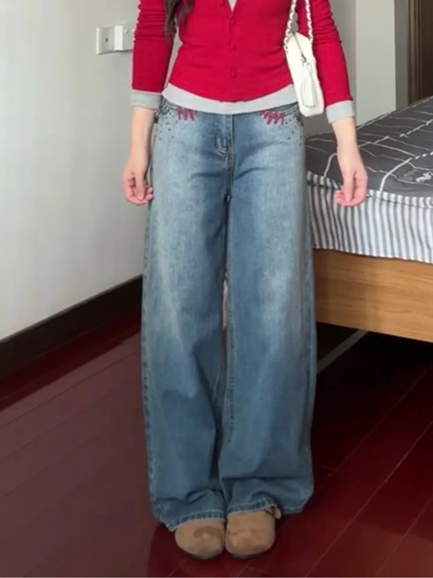 

Джинсы женские широкие синие с вышивкой, больших размеров, свободного кроя, весна-лето, новый стиль, американский дизайн, с карманами, эффект похудения