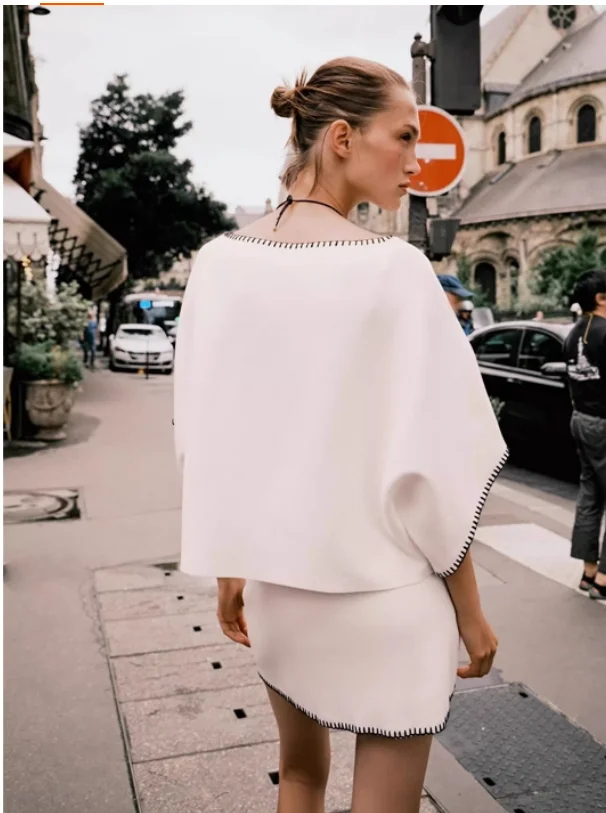 

New Autumn 2025 Women's Embroidered Knitted Vest Skirt Top Faionable Slim Fit round Ne ort Length Single Button Closure