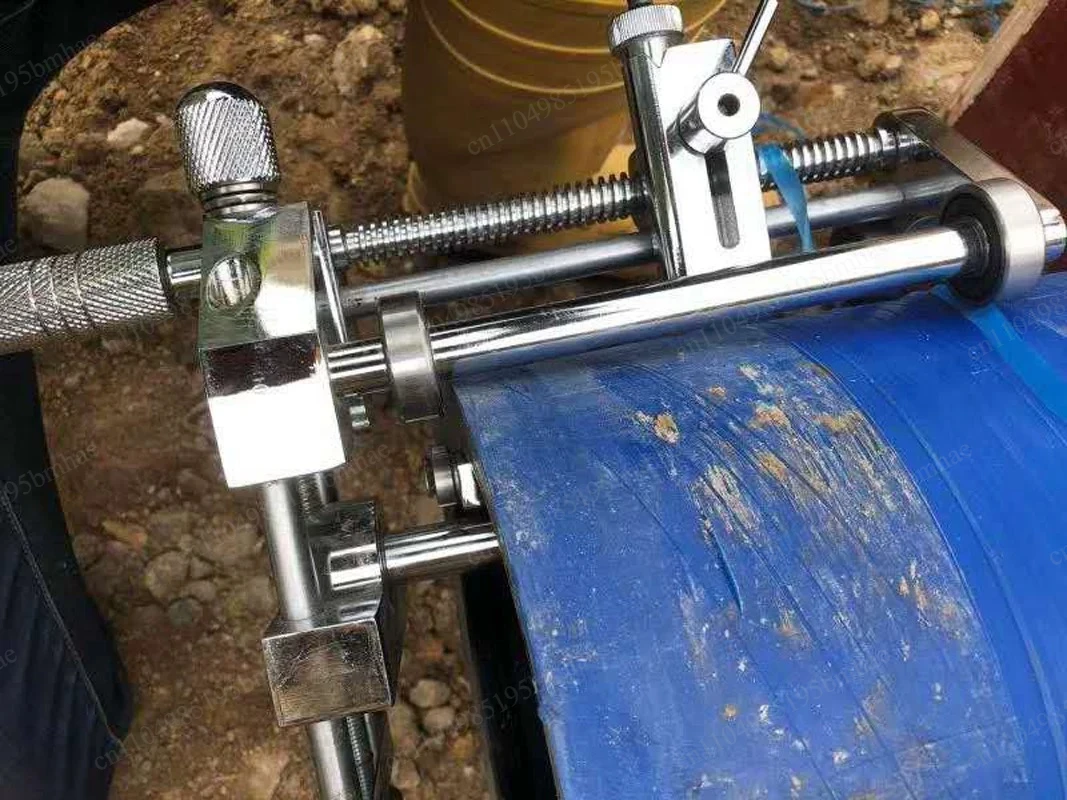 Manual steel mesh skeleton mechanical scraper oxidant removal layer 160 blade 63-800 gas PE pipe rotary scraper