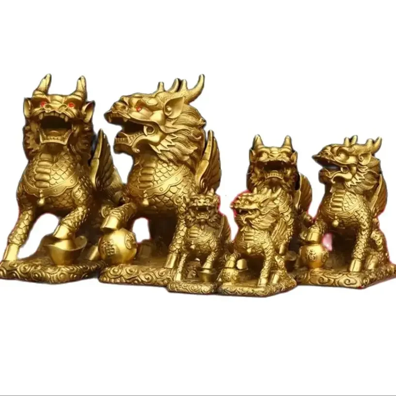 A pair of pure copper qilin ornaments, auspicious household wealth, qilin stepping on gossip, qilin office and living room deco