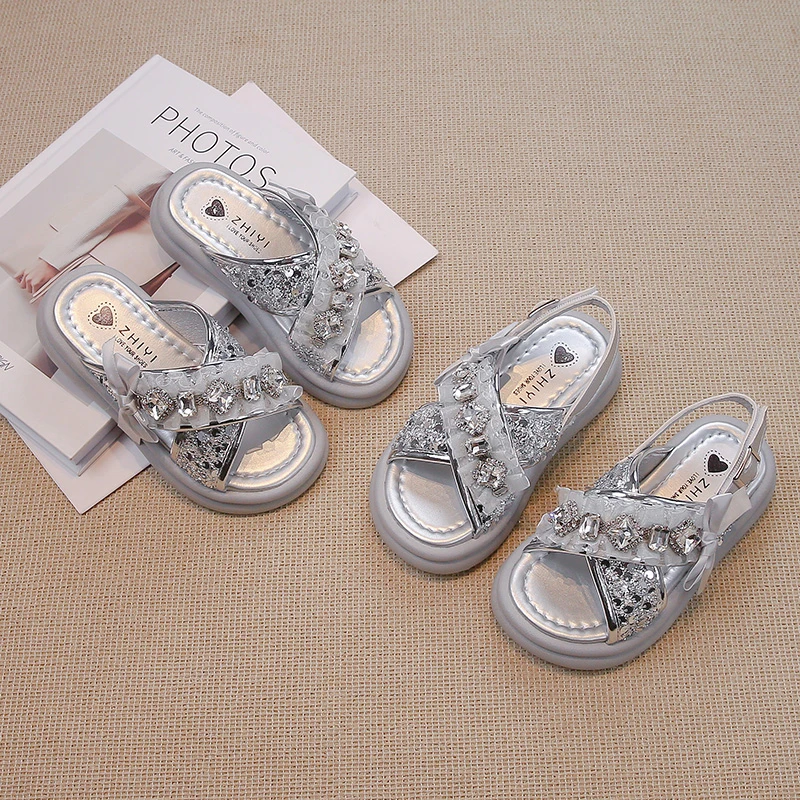 

2024 Summer New Children Sandals for Girls Fashion Soft Comfortable Princess Lace Bowtie Elegant Rhinestone Cool Beach Shoes