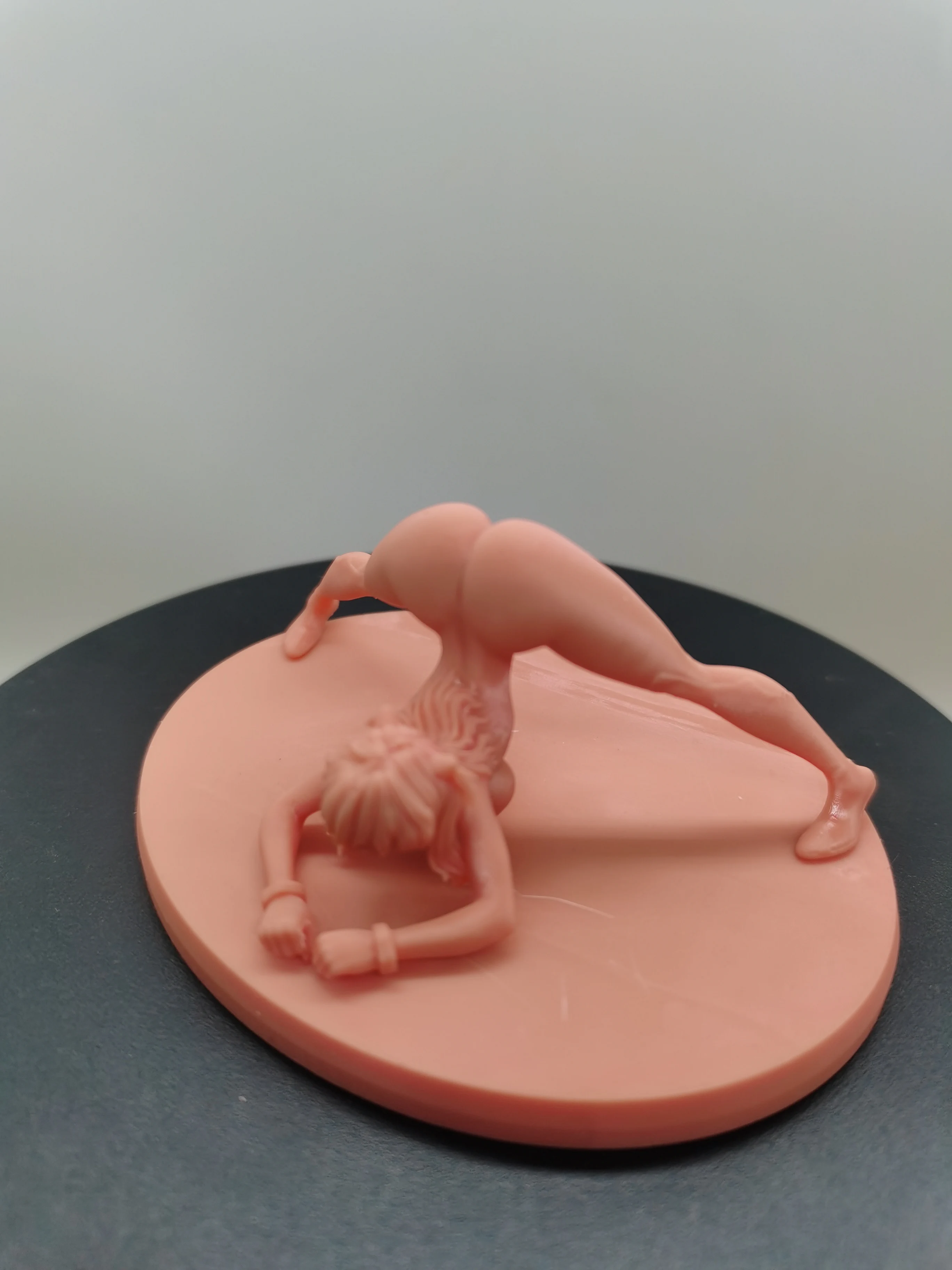 Figurka żywiczna w skali 1/24, skromna dziewczyna leżąca, NSFW, zestaw do samodzielnego montażu, niezmontowany i niepomalowany, zabawka do druku 3D.