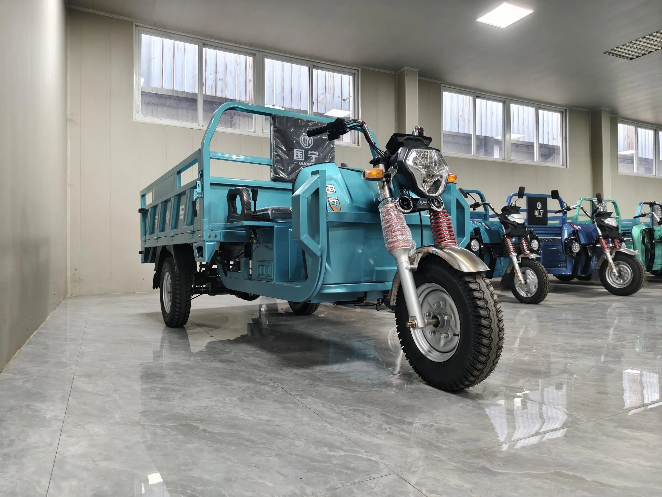 Keyu 60V 2000W Electric Cargo Tricycle 1 Ton Load Capacity Heavy Duty Shock Absorption Waterproof 3-Wheeler for Cargo Transport