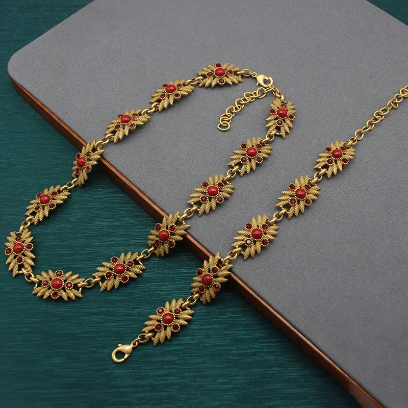 

Used Jewelry Set - Red Stone Four-leaf Clover Bracelet and Necklace Set