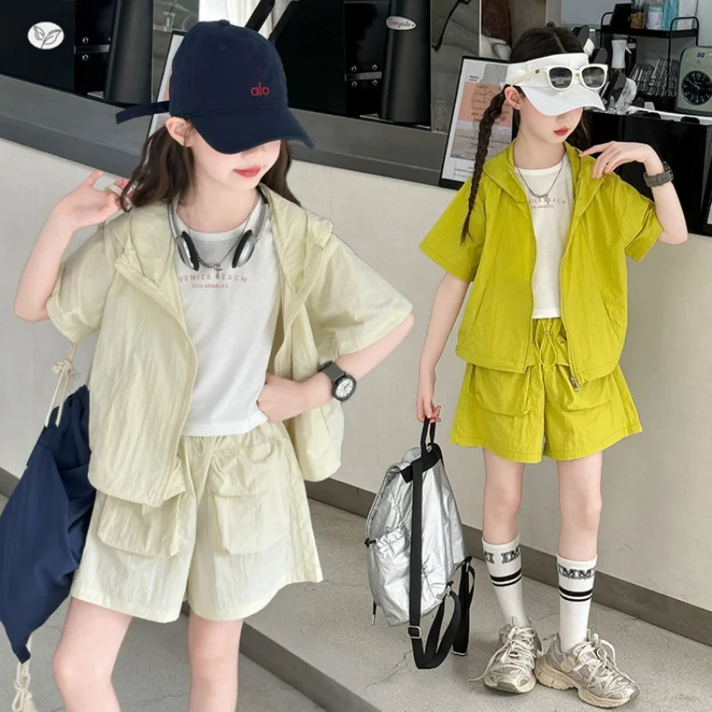 

Girls Summer Sunscreen Suit 2025 New Hooded Jacket Work Shorts T-Shirt Three-Piece Set of Middle and Large Children Lightweight