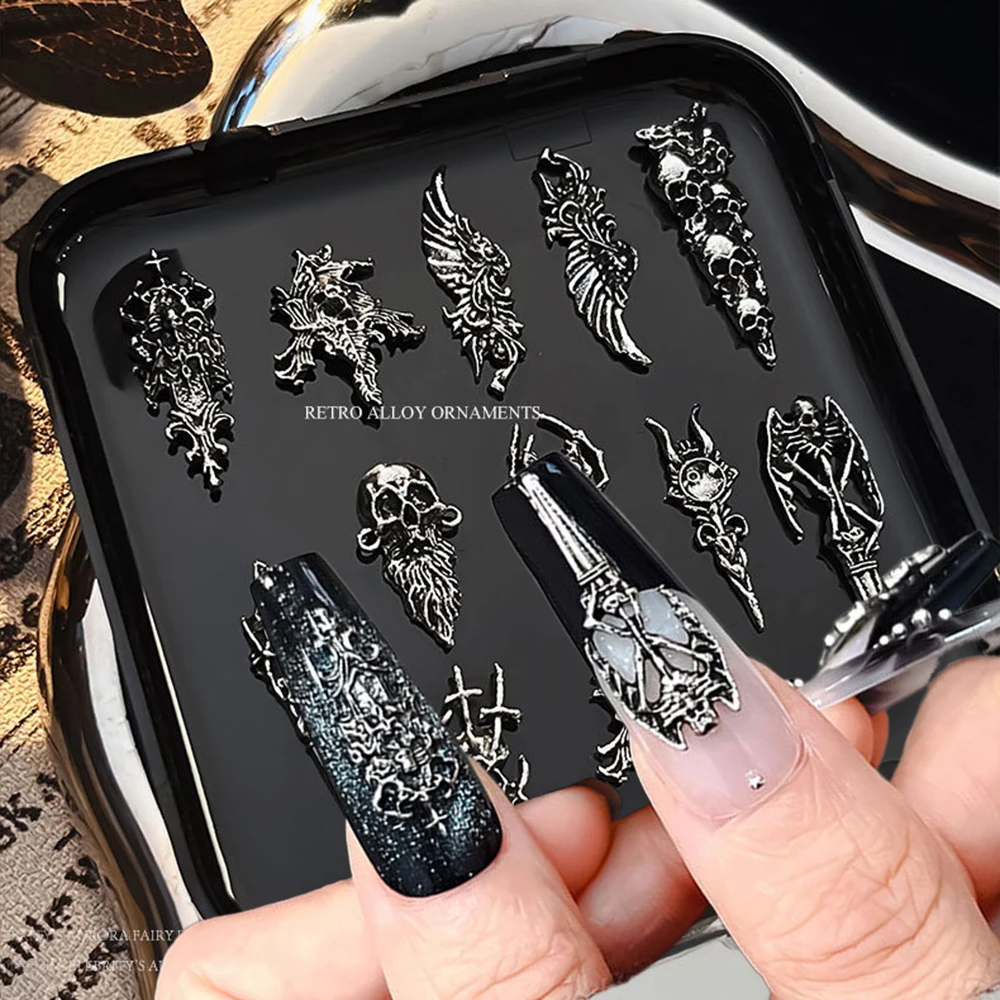 50 Stück Gothic Metall-Nagelcharms, dunkle Y2K-Legierungsdekoration mit Skelett-, Spinnen-, Kreuz- und Fledermaus-Motiven, Retro 3D-Nageldekor für Halloween – Detail 2
