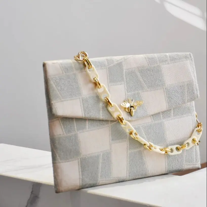 

Lost in Vintage Envelope Package Purse 31x21cm Decorative Animal Mouth Gold with Golden Chain Bags Evening Clutch