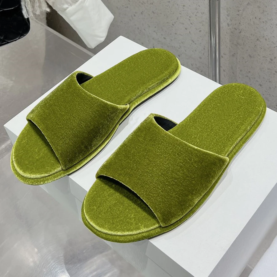 

New Women slippers Flat Slippers Comfortable simple style Casual sandals Solid Color sheepskin material