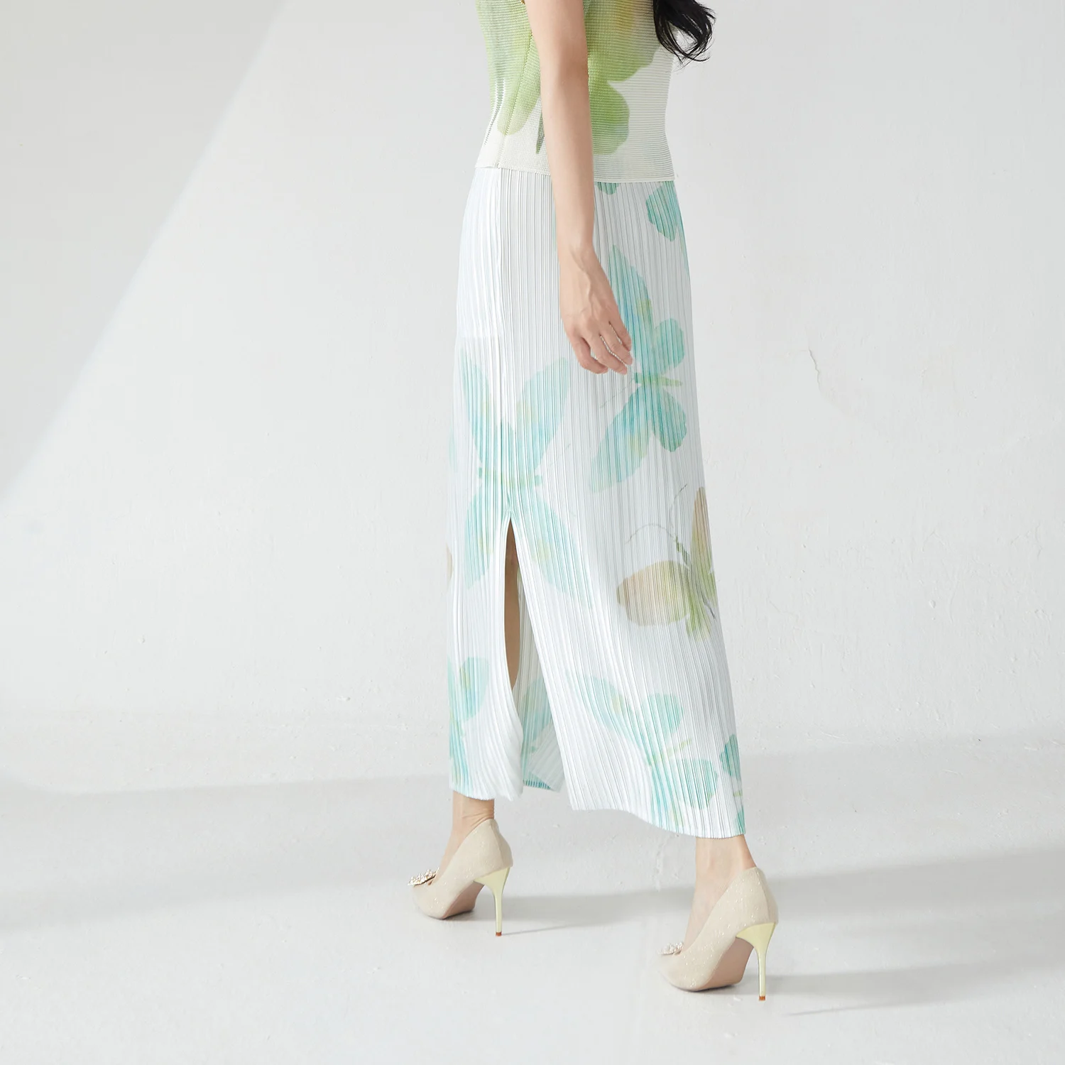 Elegance Redefined 2025 Latest Design Women's Pleated Skirt Side Slit Printed Straight Hip Skirt Miyake Fashion Skirt
