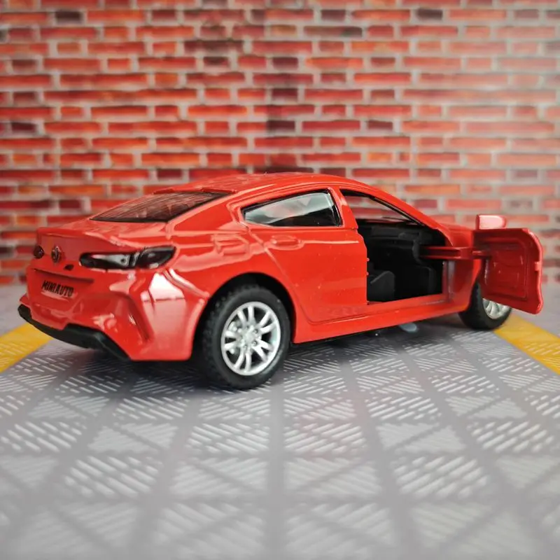 1:32 M8 Supercar Veículos de liga de metal modelo de carro de brinquedo Coleção de som e luz Brinquedo infantil com detalhes ricos, acabamento fino