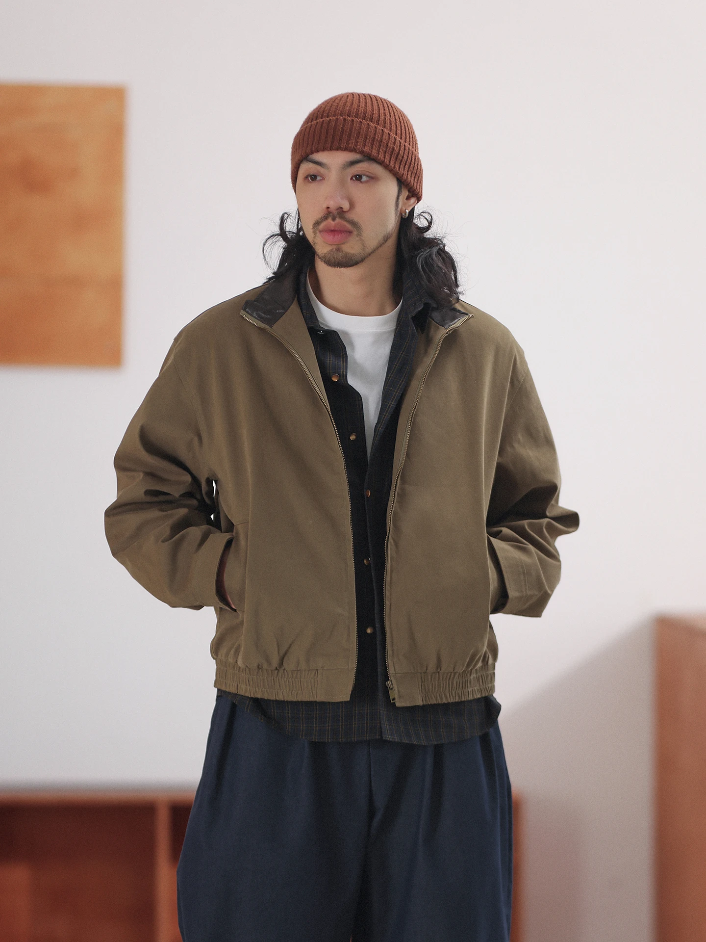 

Мужская повседневная верхняя одежда Noears: Винтажная куртка свободного кроя цвета хаки с воротником-стойкой, длинными рукавами и цветными вставками на плечах