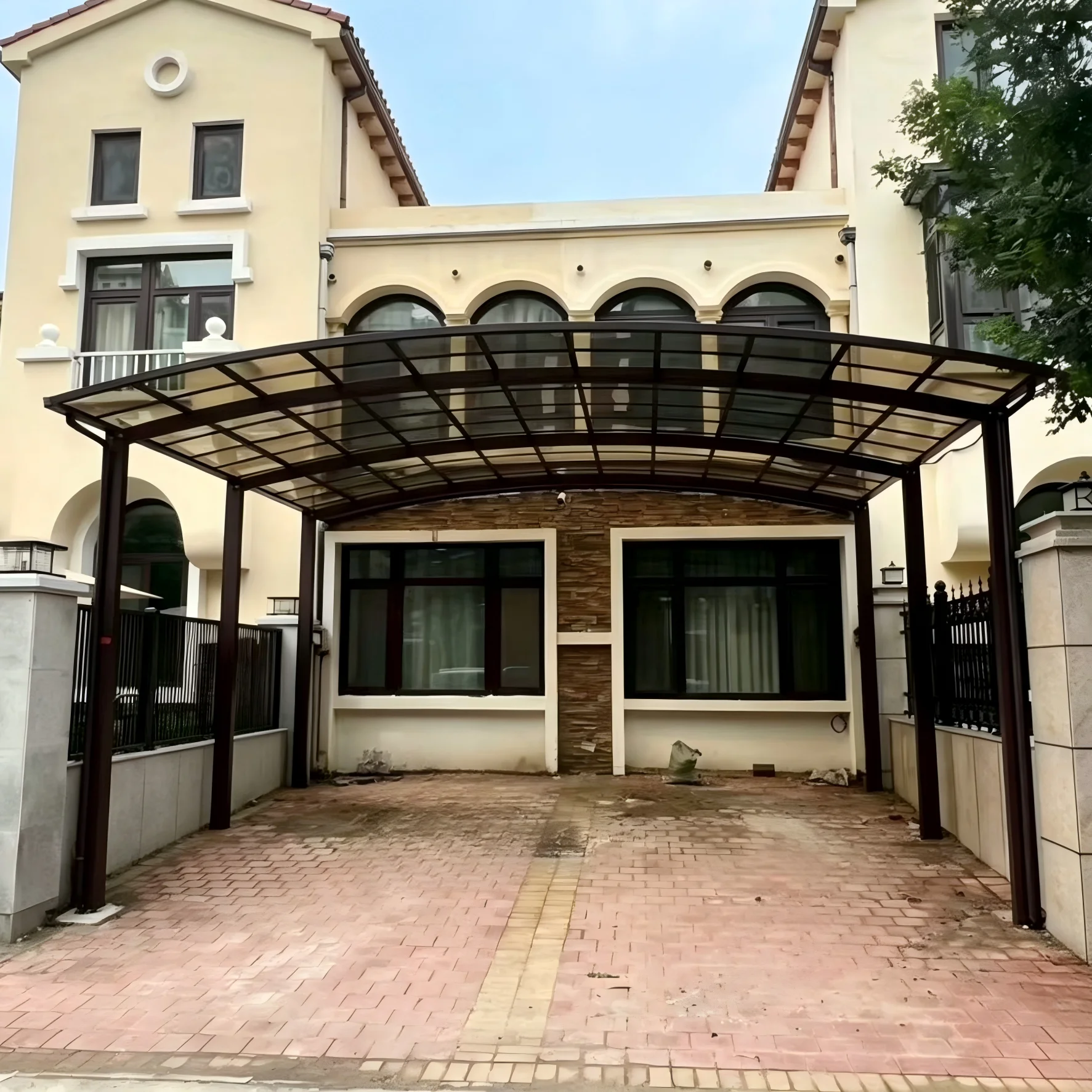 Durable and Long Lasting Outdoor Aluminum Frame Acrylic Car Parking All Weather Car Shelter Luxurious Large Sized Carport