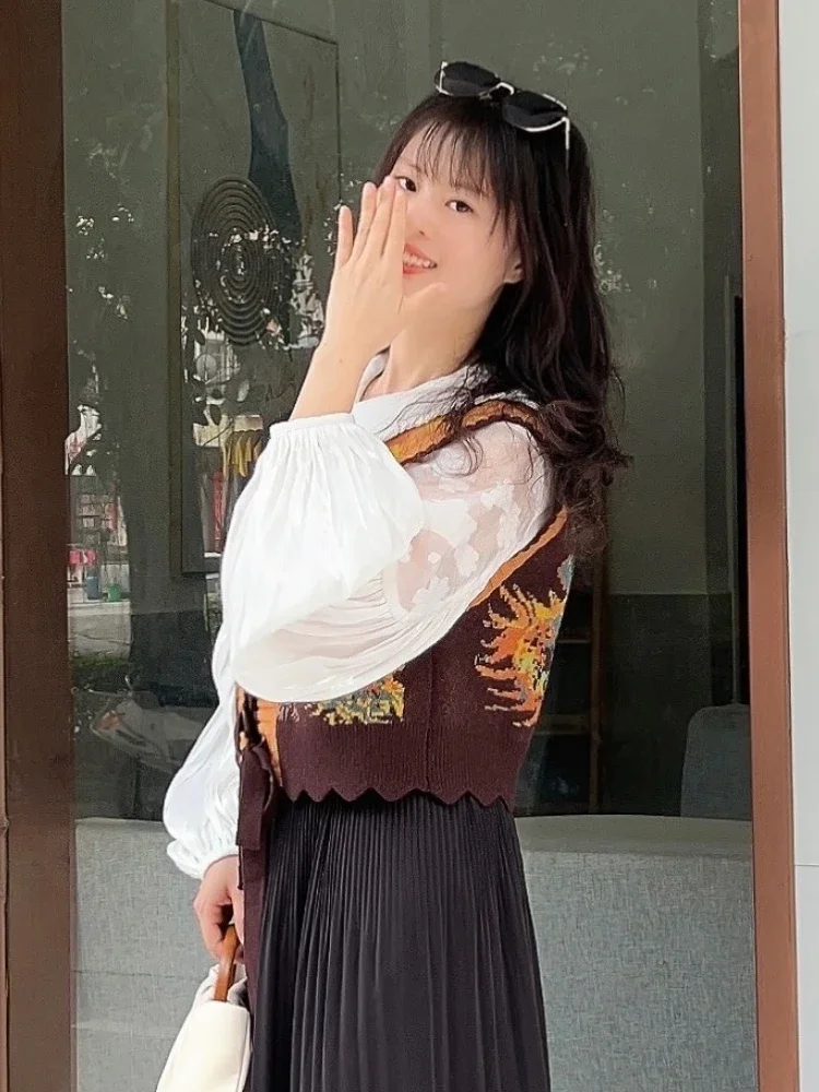 เสื้อกันหนาวลูกไม้ขึ้นเสื้อกั๊กผู้หญิงคอวี Paneled Cropped เสื้อถักวินเทจวรรณกรรมสไตล์ฝรั่งเศสความงามนุ่มทุกวันЖри