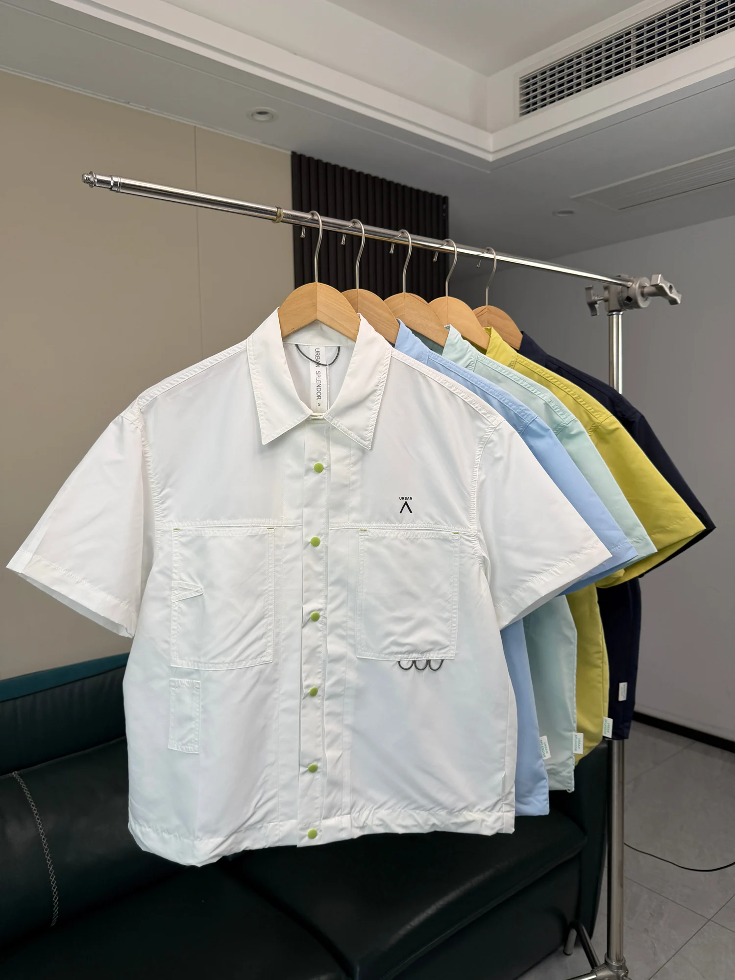 

Loose Breathable Summer Casual Shirt for Men Outdoor Short Sleeve Neck Design Fashionable Urban Style Regular Fit