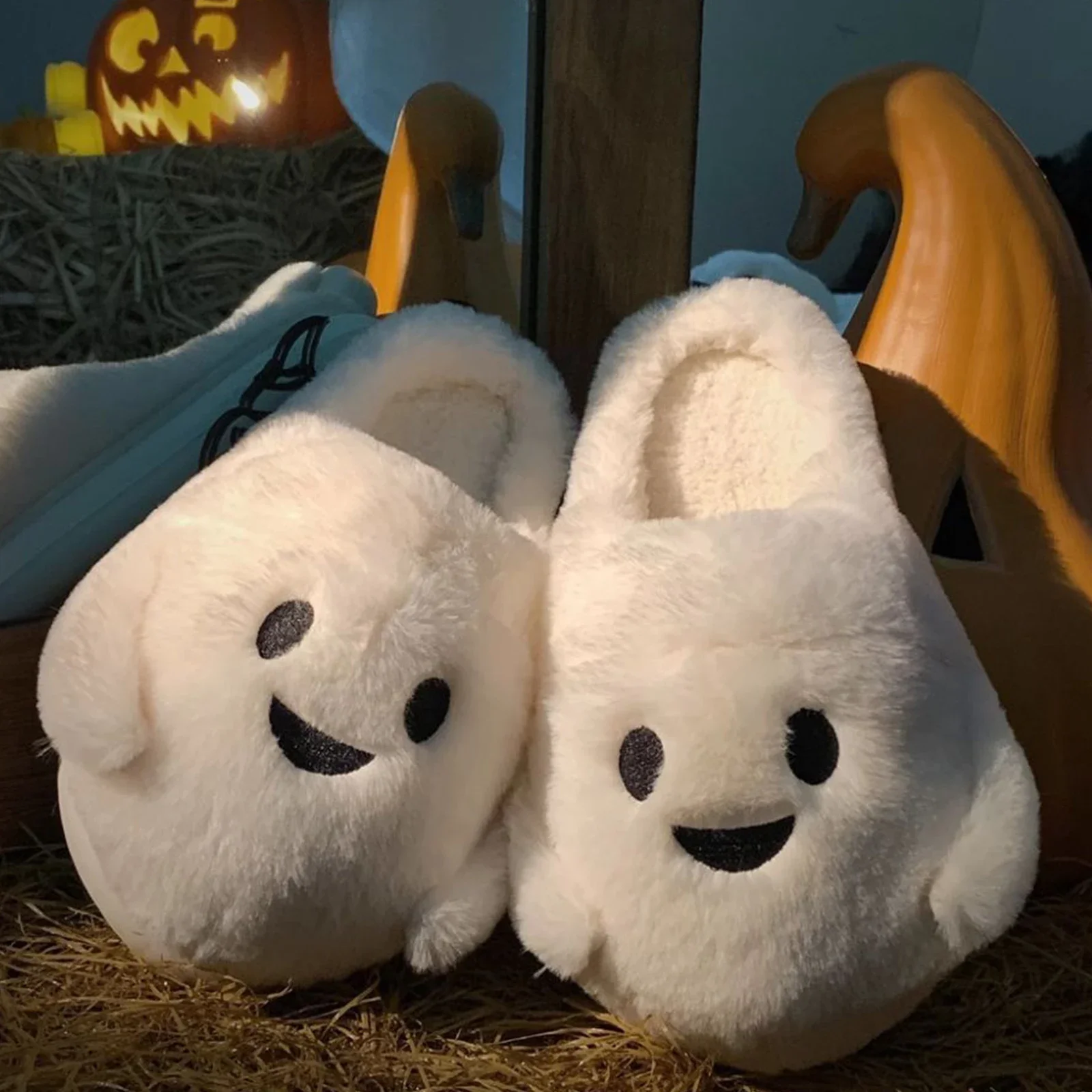 

Плюшевые тапочки «Маленький призрак» на Хэллоуин, противоскользящие теплые пушистые домашние туфли без шнуровки на плоской подошве, домашние утолщенные тапочки на Хэллоуин, подарок
