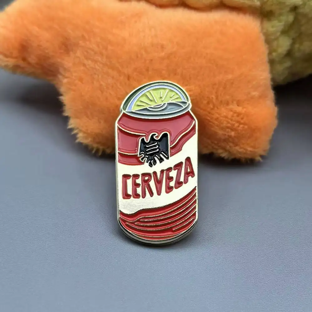 Simpatico aquila Cerveza Spille smaltate Bere birra Spille Distintivi Spille Gioielli di moda Accessori di abbigliamento Regalo di amici