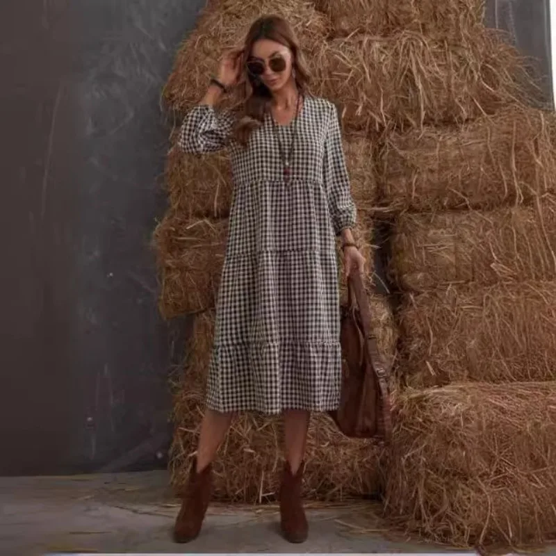 

Новое клетчатое платье с V-образным вырезом