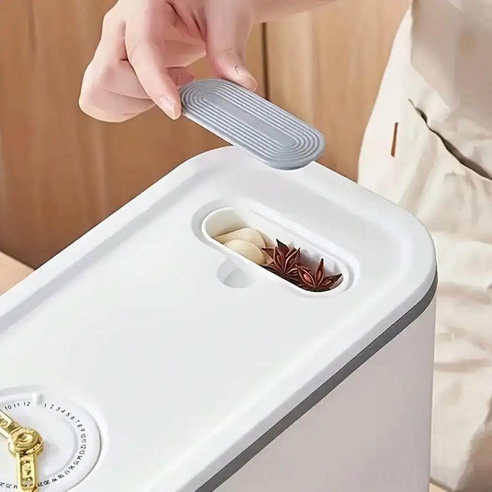 Large-Capacity Rotating Rice Dispenser - With Divider, Waterproof/Moisture/Insect-Proof, Kitchen Organizer