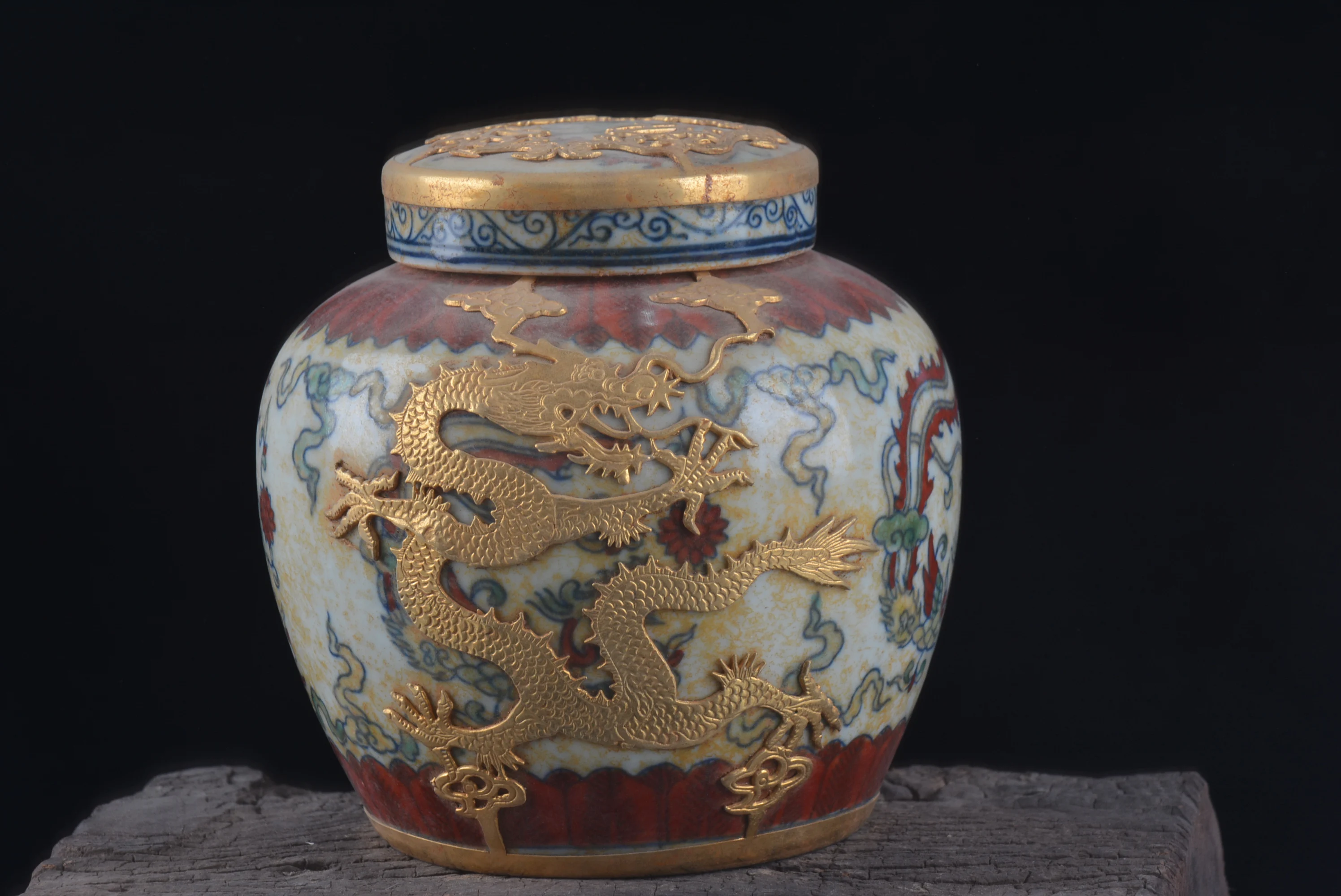 

Rare Old Chinese MingDynasty Porcelain jar,Tian Zi,Inlaid copper dragon, best Home Decorationsm Free shipping