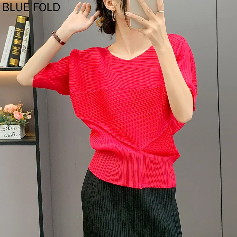 

Miyake Pleats Design T-Shirt 2025 New Loose Round Neck Handmade Pleated Top for Women