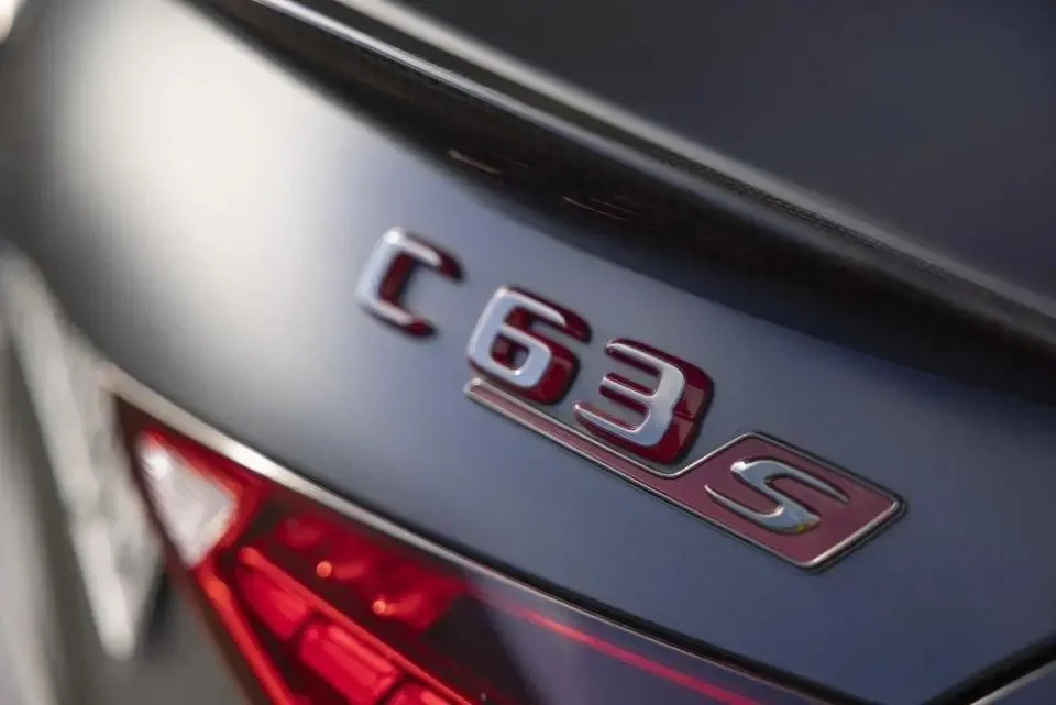 Neue ABS Zweifarbige Buchstaben GLC43 GLC63 GLS63s Emblem für X253 Serie Auto Kofferraum Namensschild Logo Heckklappen-Aufkleber Zubehör – Detail 1