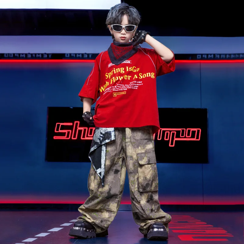 힙합 어린이 댄스 의상 남자아이 멋진 드럼 키트 빨간 티셔츠 카모플라주 바지 재즈 댄스 의상