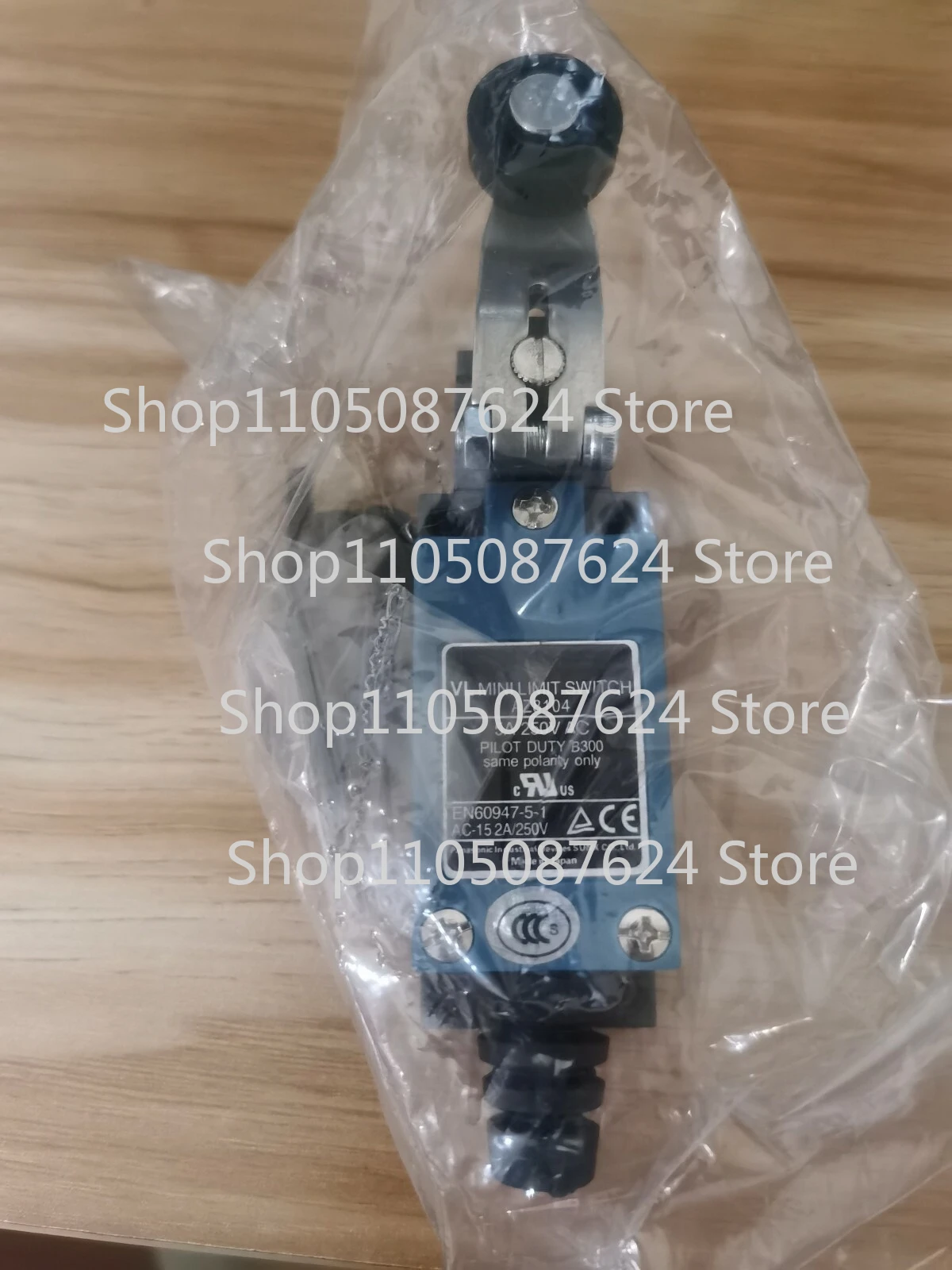 1PC New For Panasonic AZ8104 VL Mini Limit Switch