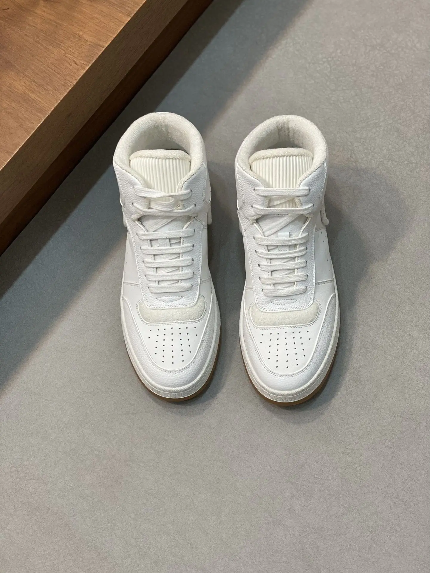 Unisex All White Grain Leather Fleece Lined High Top Sneakers Perforated Breathable Casual Shoes Flat Warm Autumn Winter Street Skate Footwear for Men Women