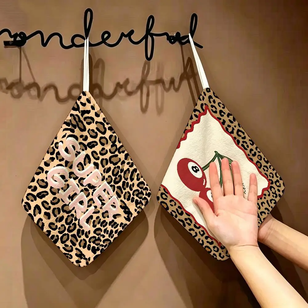 Fashion cool Leopard Print Hanging Polyester Cotton Towel, Reusable Hand Wiping Cloth, Wear Resistant for Home Kitchen Sink