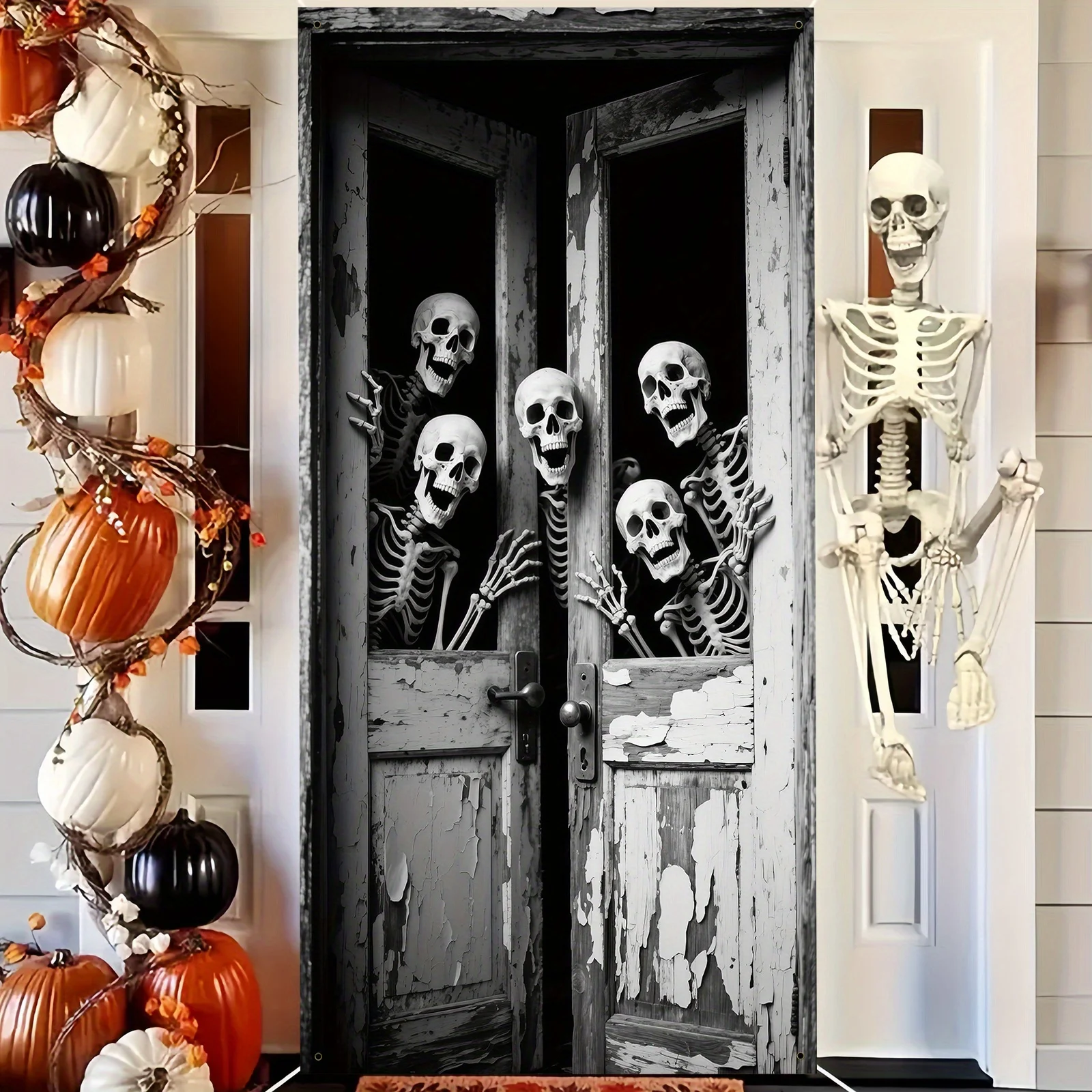 

2D-баннер, 1 шт., дверь на Хэллоуин, скелет-призрак, выглядывающийся через дизайн старых деревянных дверей, украшения на Хэллоуин