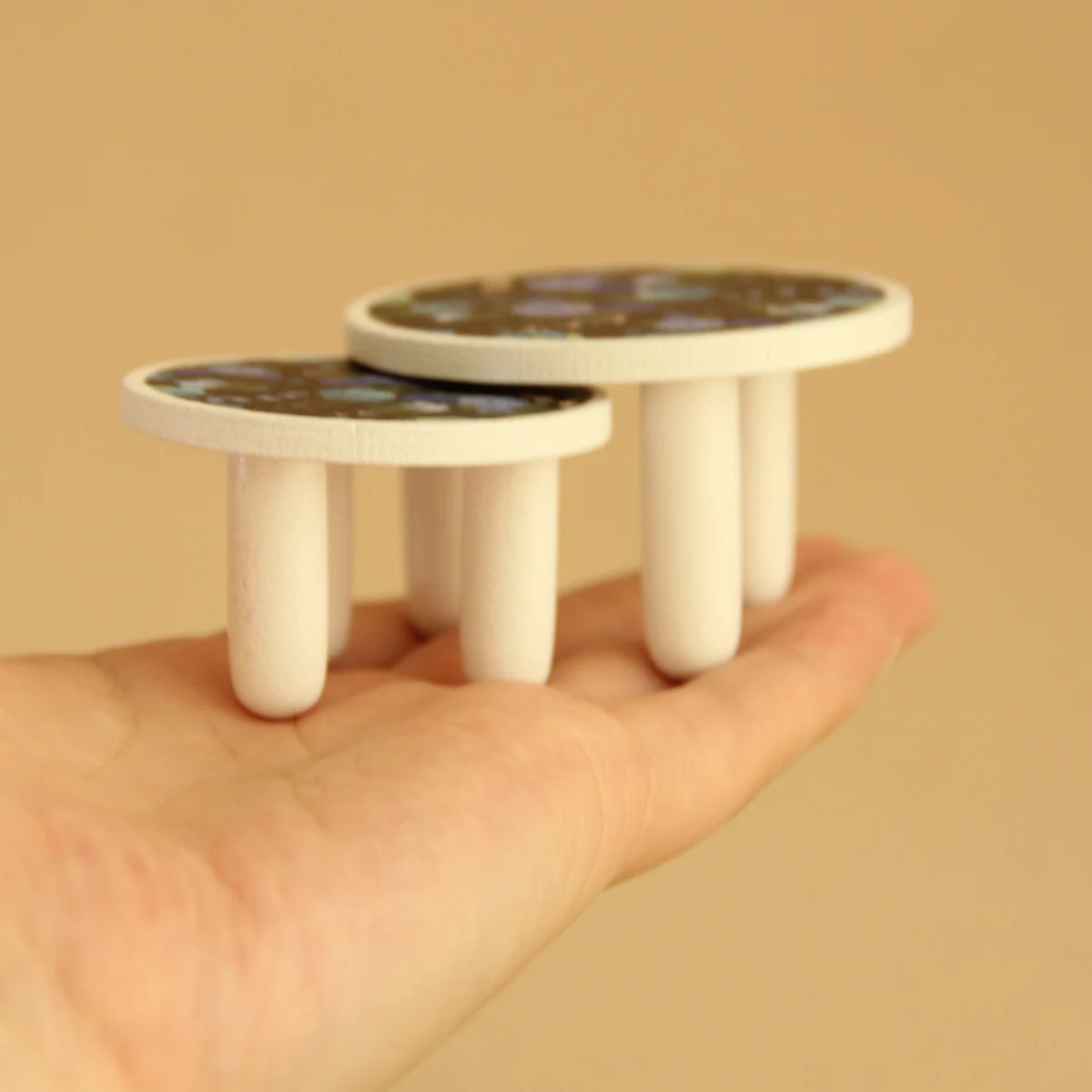 Miniature Furniture 1:12 Scale Wooden Small Table with Metal Fruit Plate (4-Piece Set) Suitable for Mini House Decoration