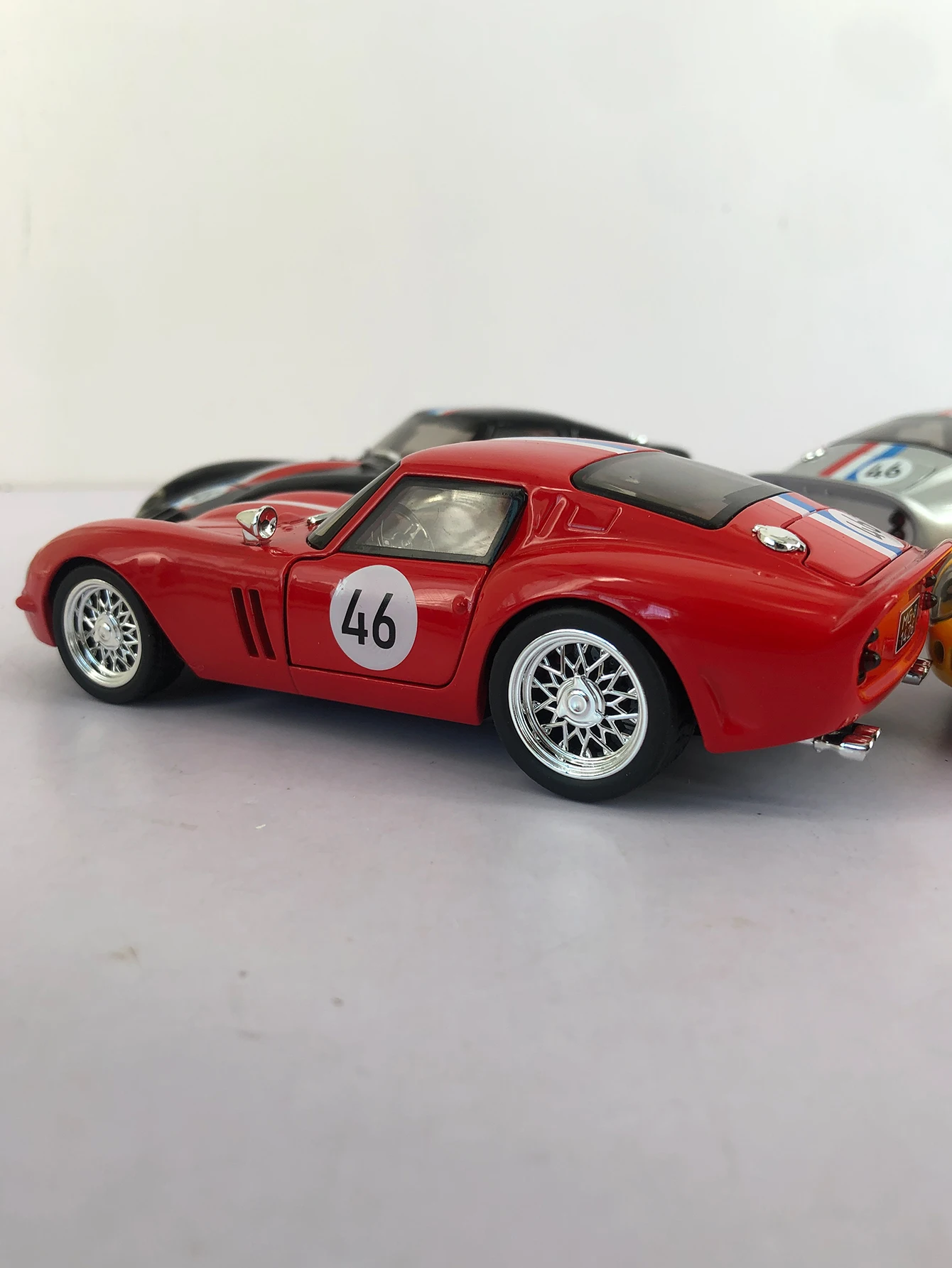 1:32 имитация модели 250GT из цинкового сплава, статическое украшение, металлический коллекционный подарочный автомобиль