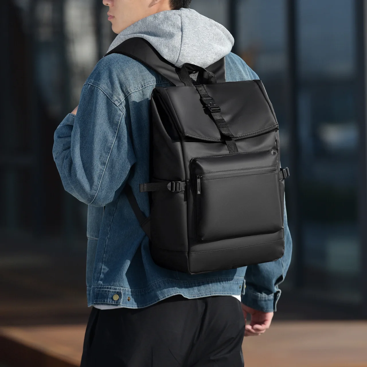 

Europe and the United States new fashion simple backpack men's leisure travel bag computer backpack light student bag.