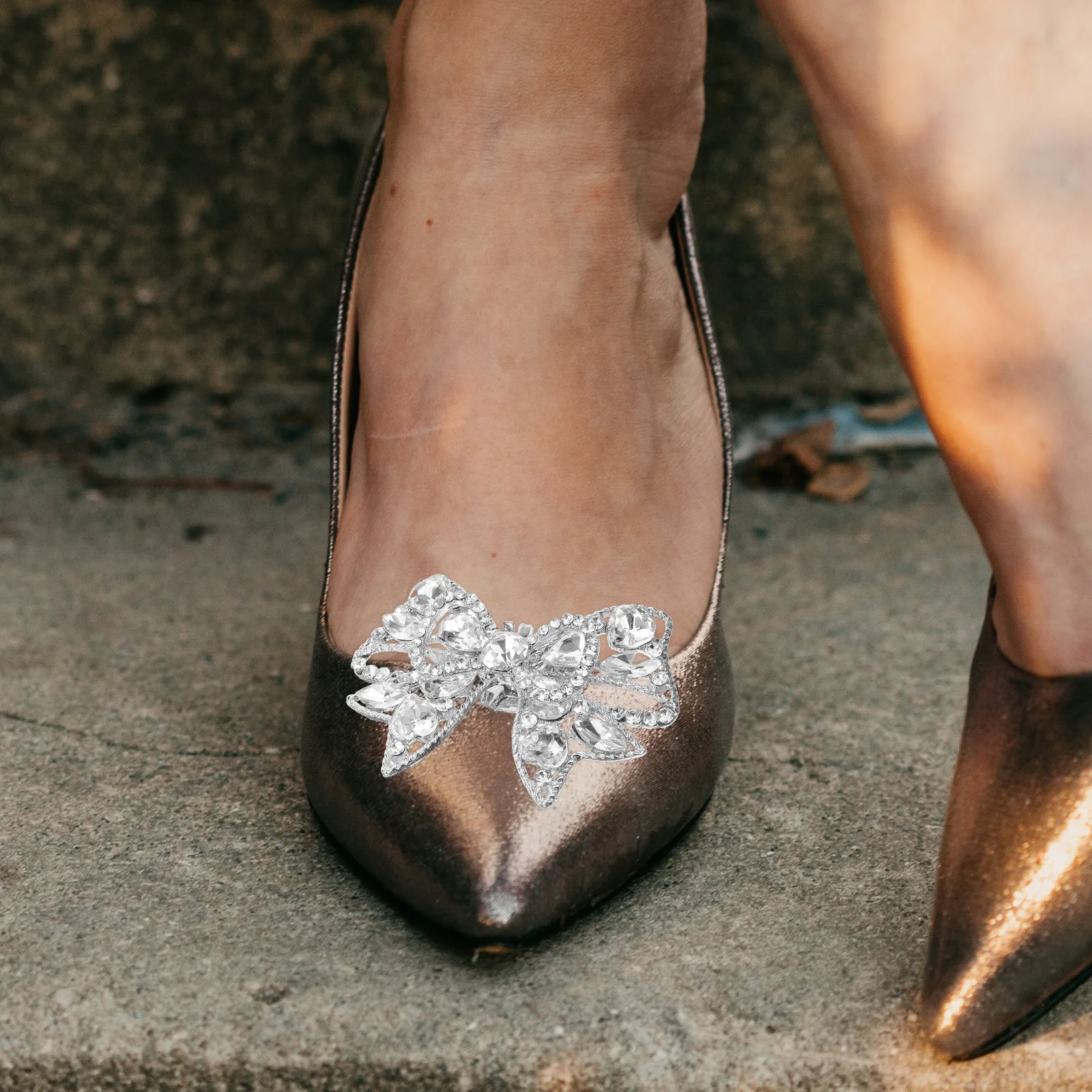 

1 Pair Removable Rhinestone Shoe Clips Buckles for Pumps Silver Alloy Bow Charm Wedding Party Accessories M782 Shoe Decorations