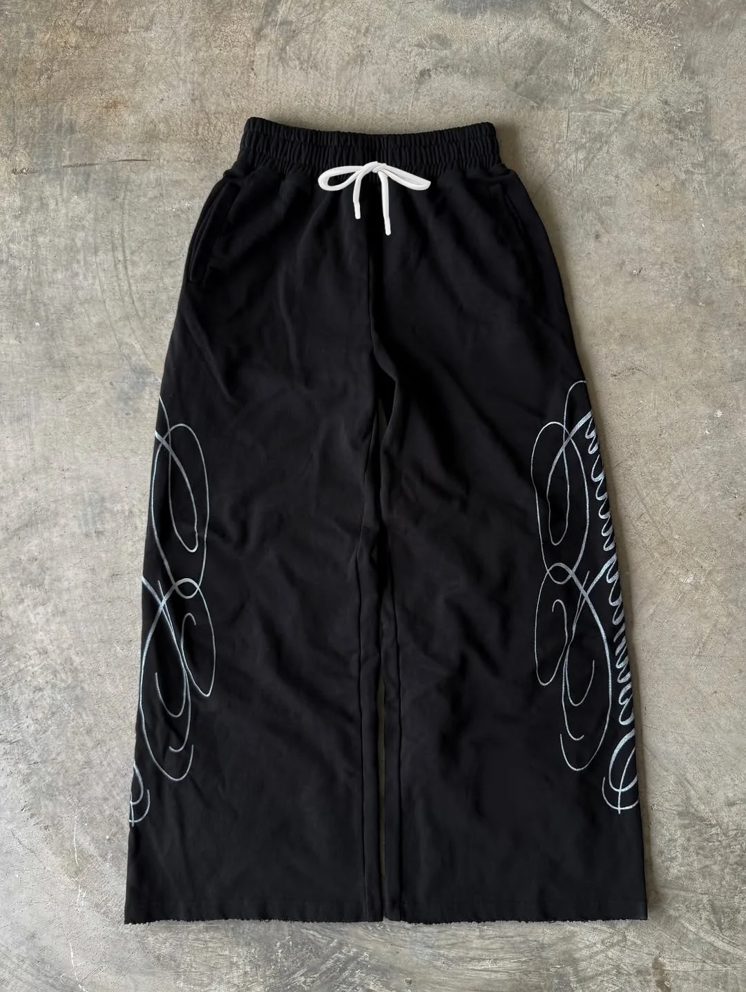 2026 Summer Men's New Trendy White Loose Wide Leg Sweatpants Abstract Curve Print Elastic Waist Casual Hip Hop Dance Jogger