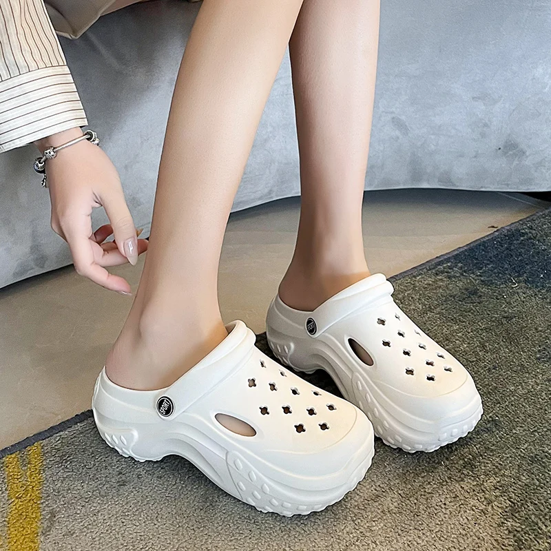 Women Chunky Clogs Luxury Lady Platform Slippers Ultralight Foam Summer Slides Fashion Female Babouche Comfortable Nurse Shoes