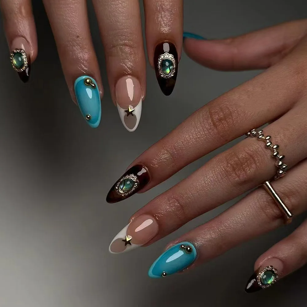 24 Stück Retro-blauer Mandel-Kunstnagel mit Leopardenmuster, unregelmäßiger goldener französischer Stick auf falschem Nagel, abnehmbare einfache Maniküre-Tipps