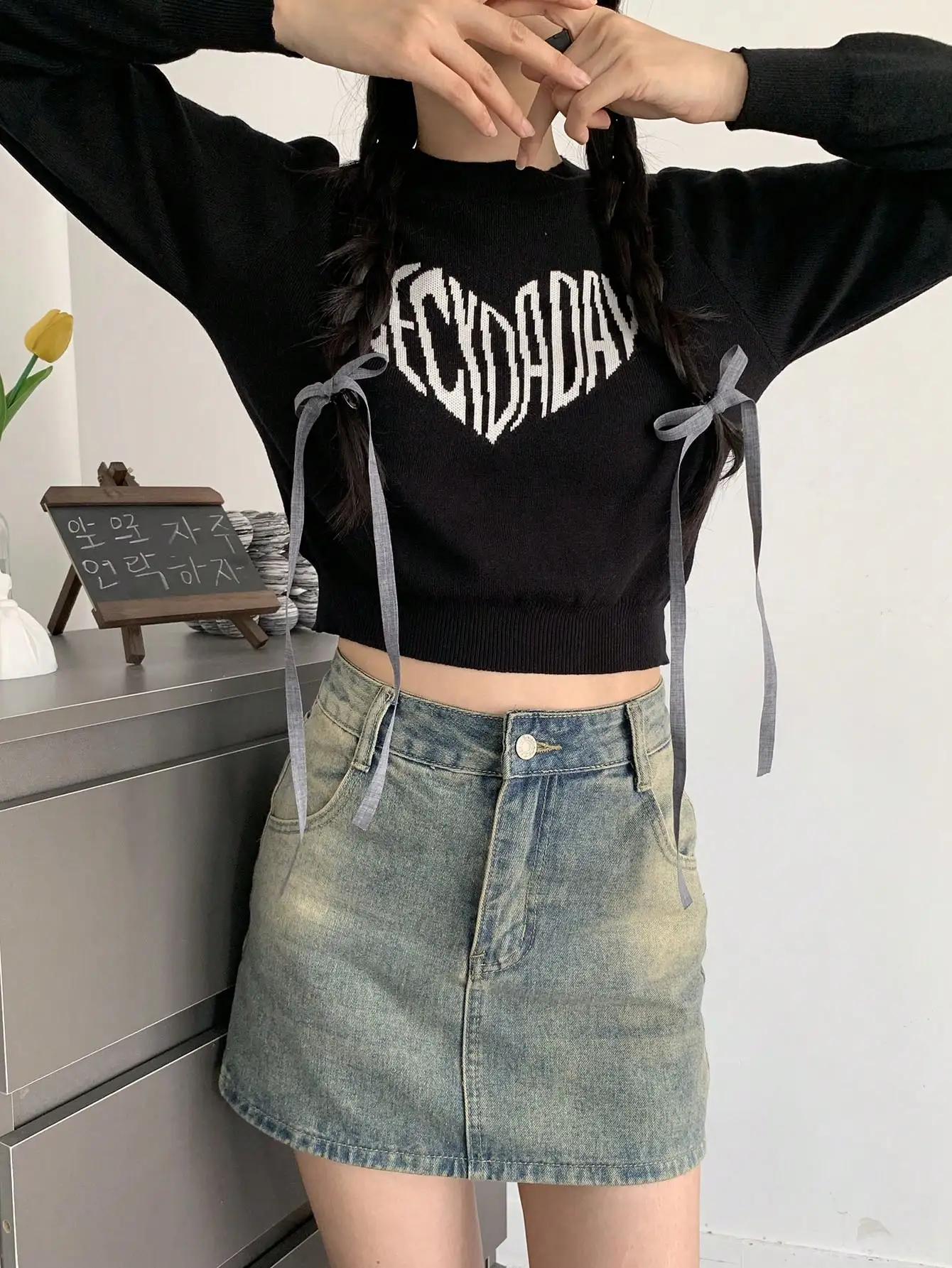 

American Hot Girl Short Knitted Sweater Women's 2025 New Spring and Autumn Small Slim Western Style Unique and Chic Top