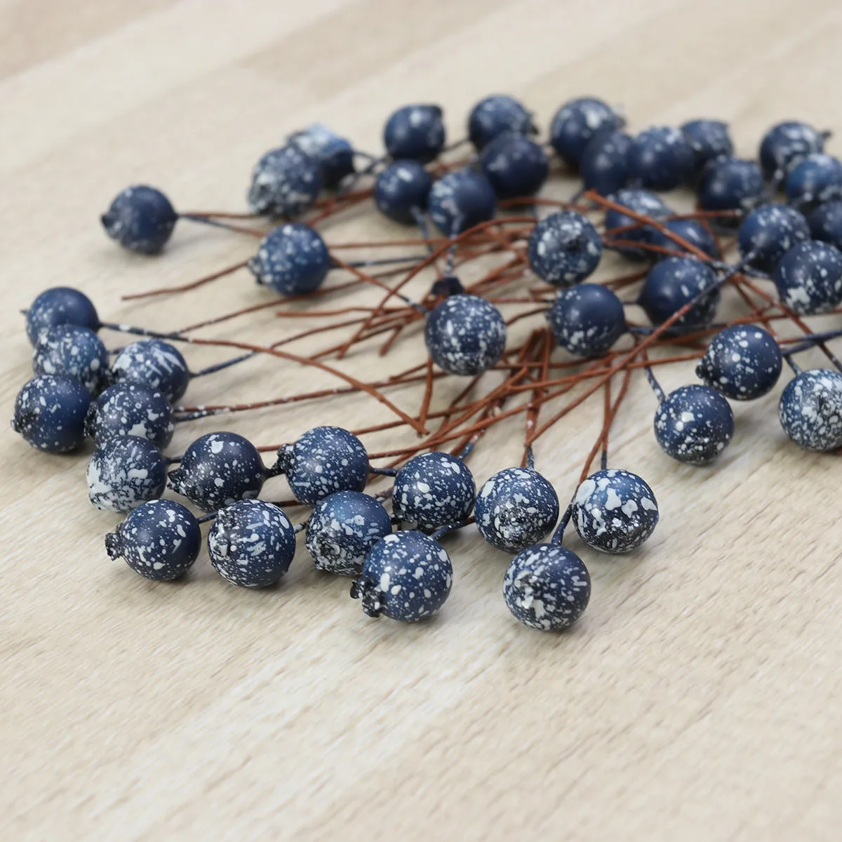 

50Pcs High Quality Artificial Blueberries Realistic Fake Berries for Christmas Ornament Home Decor Holiday Event DIY Craft Use