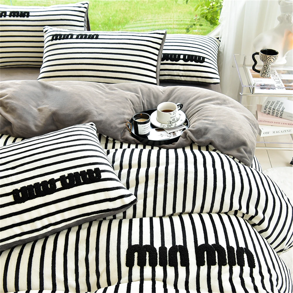 Stripe Milk Velvet Bedding Set Thickened Winter Warm Four Piece Sets Home Girls Bedroom Decor Quilt Cover Pillowcase Bed Sheet