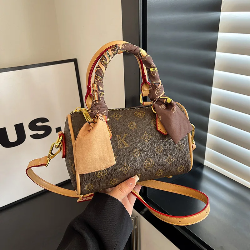 

Luxe Pillow Tote, Versatile Top Handle Shoulder Bag, Women's Day to Night Crossbody, Casual Sling Bag, Minimalist Leather Bag