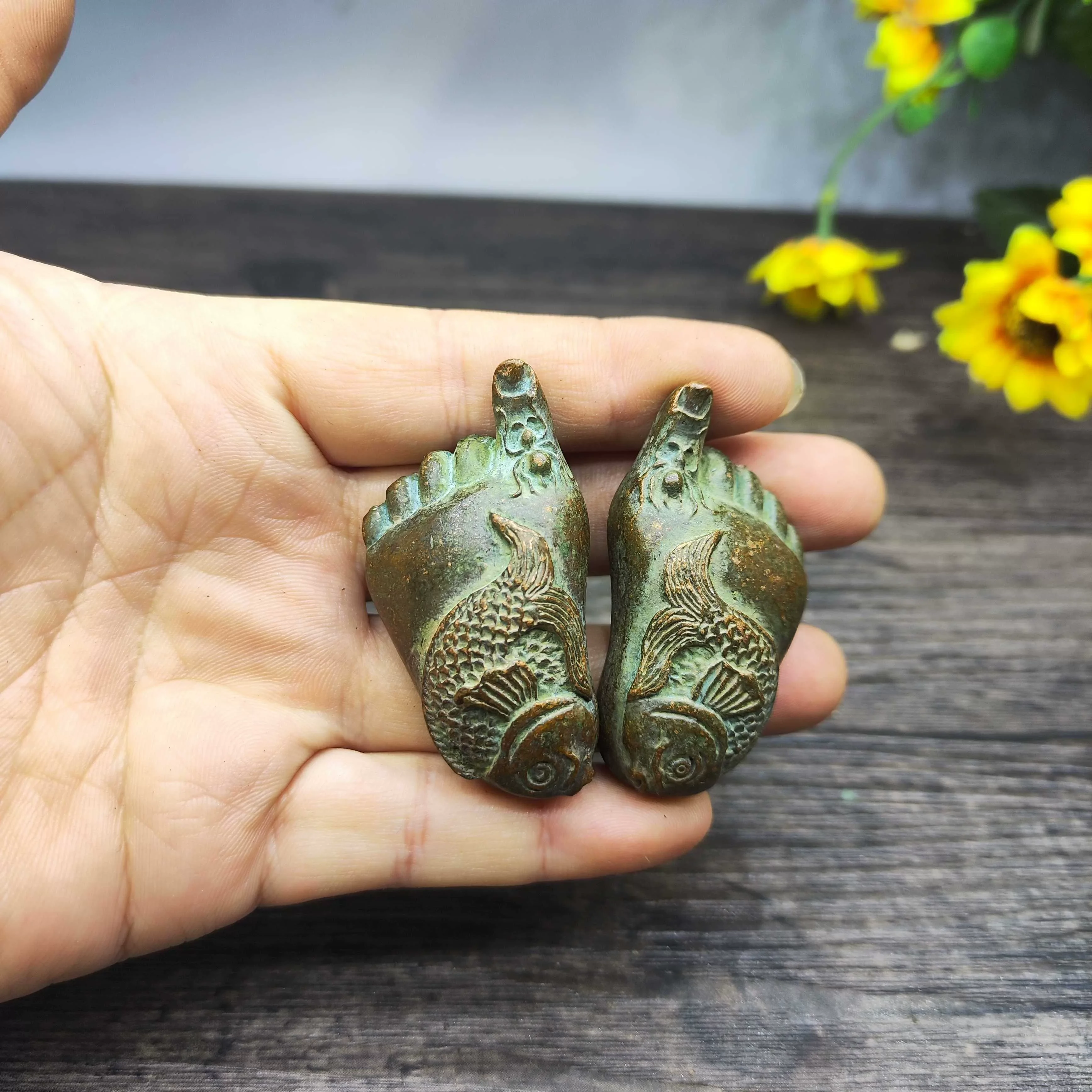 

2" Rare Old China Copper Carving Feng Shui Fish Spider Foot Lucky Sculpture