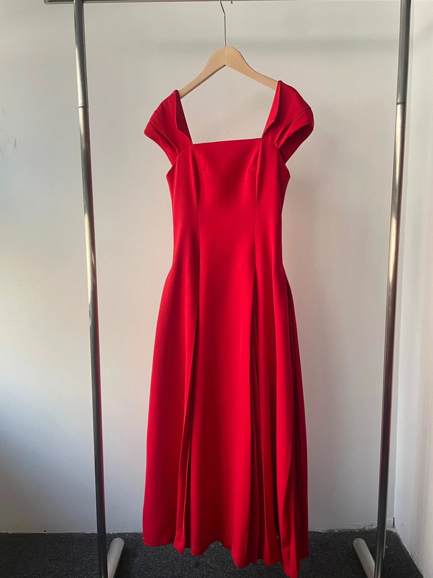 Neu eingetroffenes Nischendesign-Kleid mit großem, quadratischem Ausschnitt und großem Swing-Rock, eleganter und vielseitiger Rock-GZXX1161