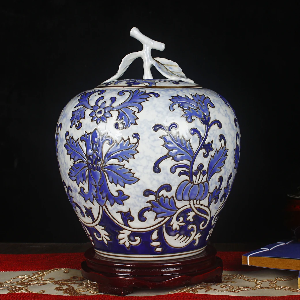 Vintage Blue and White Porcelain Vases Classic Ceramic Flower Pots Storage Jar with Lid Desktop Decor for Home or Office