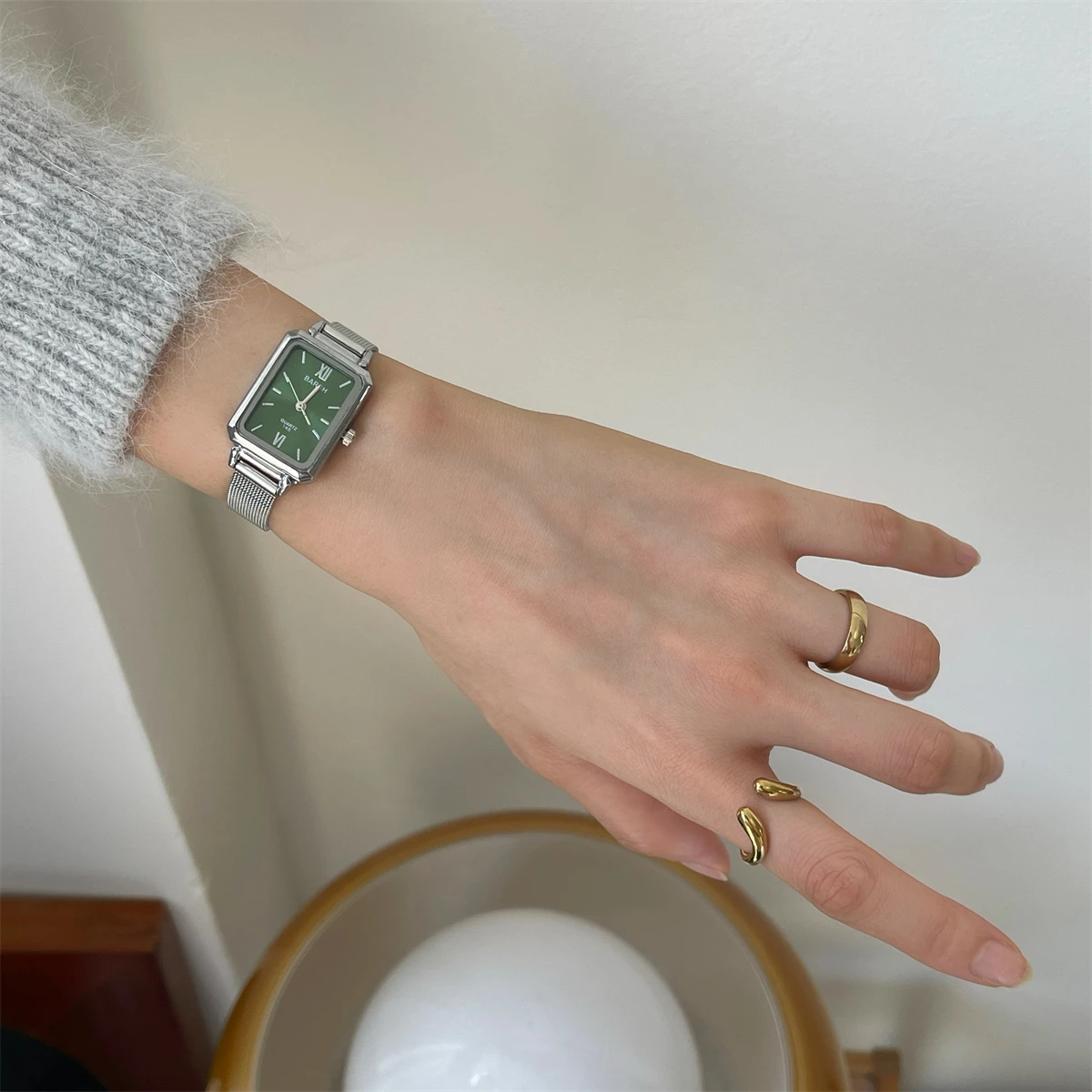 

Elegant ladies watch Green square high-grade mesh strap bracelet watch female student temperament High quality luxury watch