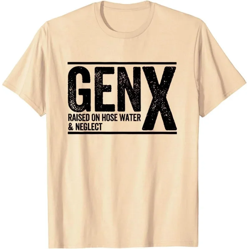 ホースの水と負のTシャツに乗った男性と女性のgen x